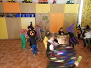 Halloweenský čarodějný den s karnevalem